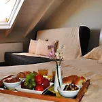 Nikolaos Gæstehus 3*
