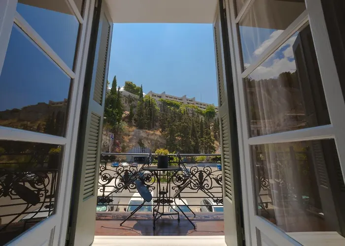 Nikolaos 3*